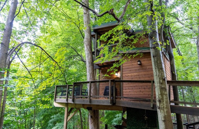 Rustic Treehouse Oasis in Hocking Hills -Adventure Awaits