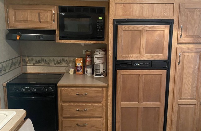 RV Living w/Pool @The House on the Hill