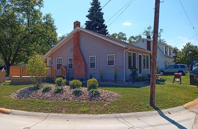 Rye Beach Retreat · Cozy Cottage on Rye Beach with Lake Erie view!