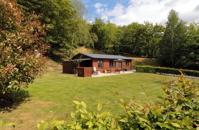 RYEDALE COUNTRY LODGES - WILLOW LODGE, pet friendly in Kirkbymoorside