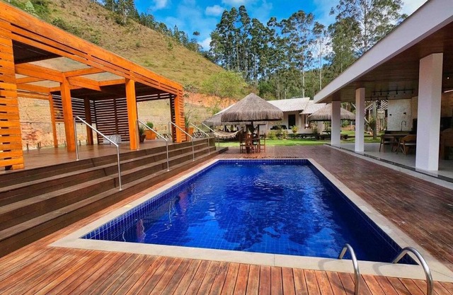 Sítio Cinco Folhas, recanto com vista pra montanha