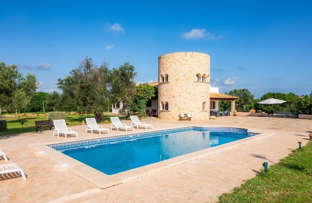 S'Atalaya Vella. Beautiful country house, Great privacy, 5 minutes to the beach