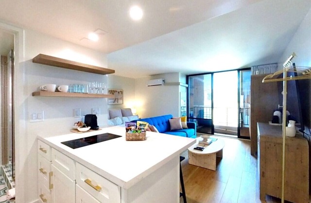 S&N Lux suite/Free Parking/King Bed/Kitchen/Wi-Fi