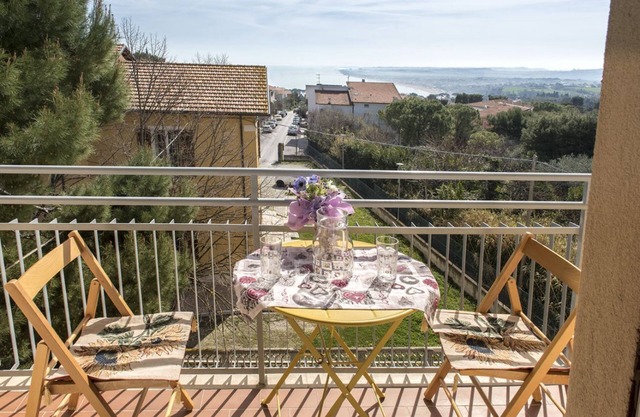 S300 - Sirolo, three-room apartment near the center with sea view