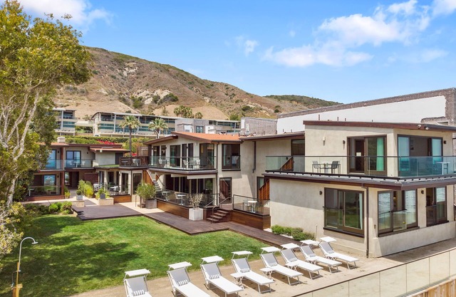 SA Beach Suites #5 - Luxury Suite Steps to the Beach with Ocean View