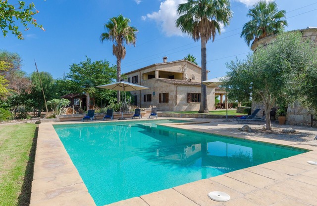 SA RESCLOSA - Great Majorcan property with table football, billiard table and private pool