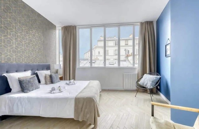 Sacré-Coeur Modern 4BD with sauna for 10 guests!