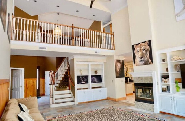 Safari Manor - 5 bedroom, 4 bath waterfront home