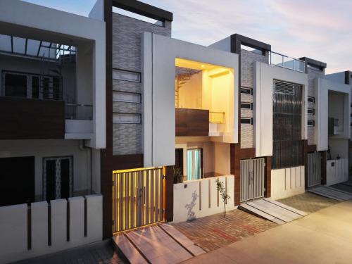 SaffronStays Kridha Niwas