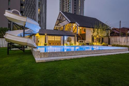 Saga Pool House