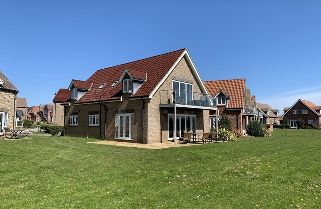 Sailaway Cottage - a cottage that sleeps 10 guests in 4 bedrooms