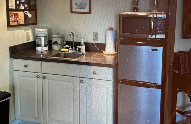 Sailor's Choice - NON SMOKING Apartment in Downtown Cedar Key with Gulf Views!n