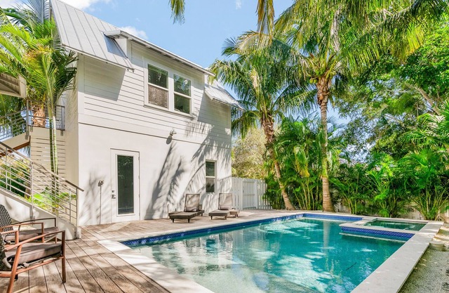 Saltwater Pool and Spa, Private Guest Suite - Livin' La Vida Longboat