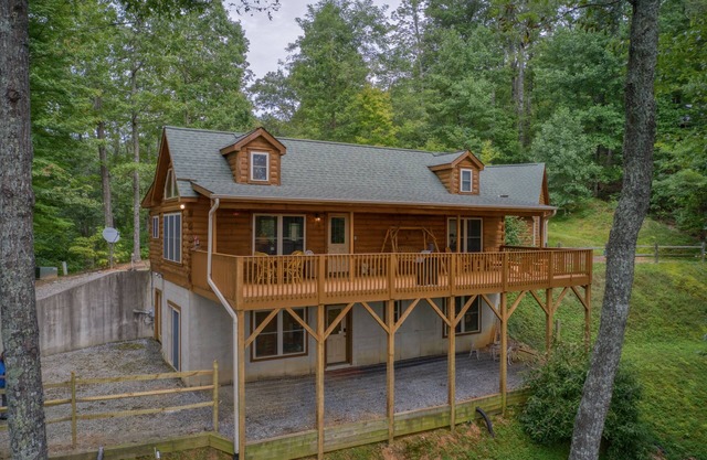 Saluda Cabin Home Amazing Mountain Views Pet Friendly- New Game Room!
