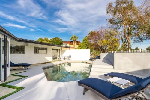 Sanctuary on the Greens - 3-Villa Retreat with Pool