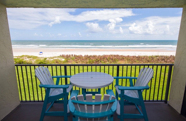 Sand Dollar II, Ocean Front Flat, 3 BR 2BA, Pool, Wifi, Elevator, Sleeps 6
