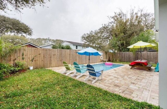 Sand Pail Beach Cottage 3/2.5 +loft & heated pool