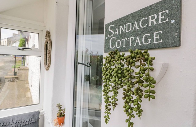 SANDACRE COTTAGE, family friendly in Bardsea