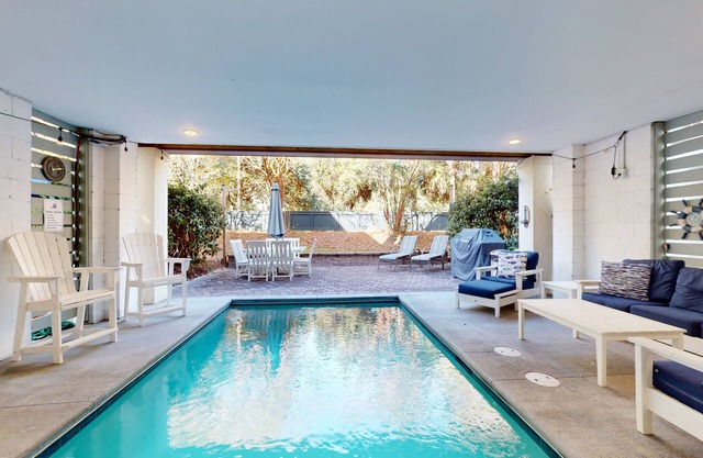 Sandcastle by the Sea - brand-new, private pool, elevator & 3 blocks to beach