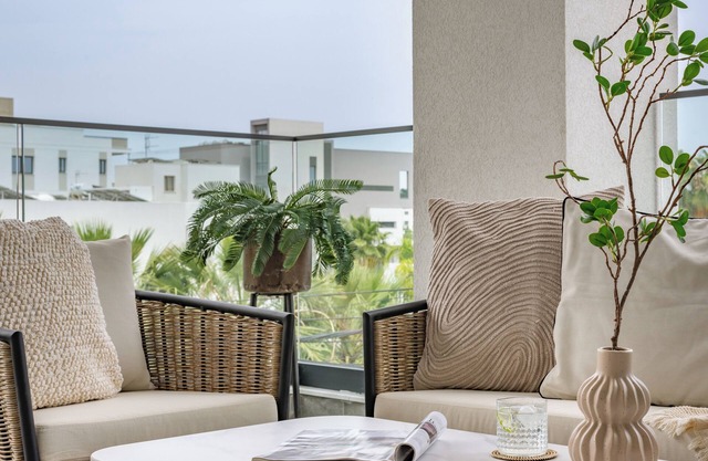 Sanders Evolution 2 - Cozy 2-Bdr Apt with Balcony