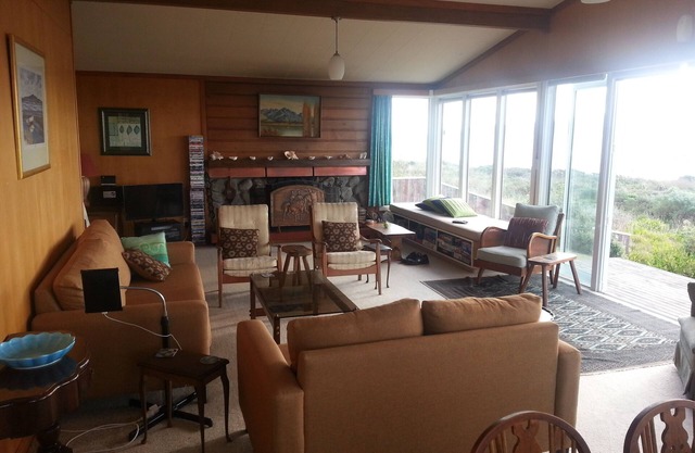 Sandgate - absolute beach front