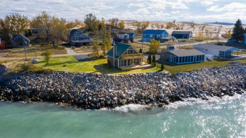 Sandpiper Cottage Beautiful Private Lake Michigan Frontage