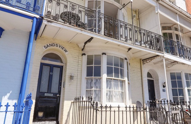 SANDSVIEW, pet friendly, country holiday cottage in Ramsgate