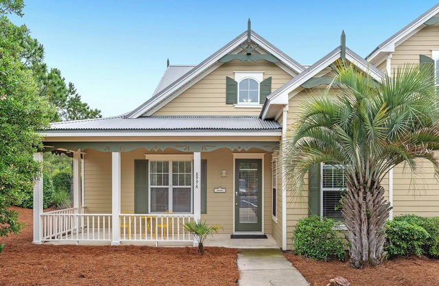 Sans Souci~ Inviting 2BR/2BA beach home!