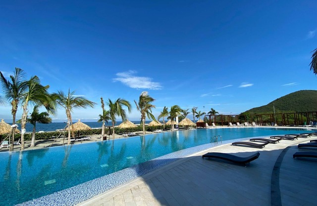 SANTA MARTA BEST RESORT BUILDING ON THE BEACH !