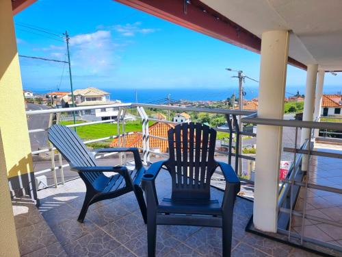 Santana Escape with Terrace Views, Near Levadas and Pico Ruivo