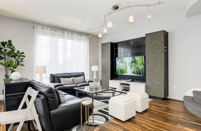 Santana Row Properties #1 - Silicon Valley Getaway