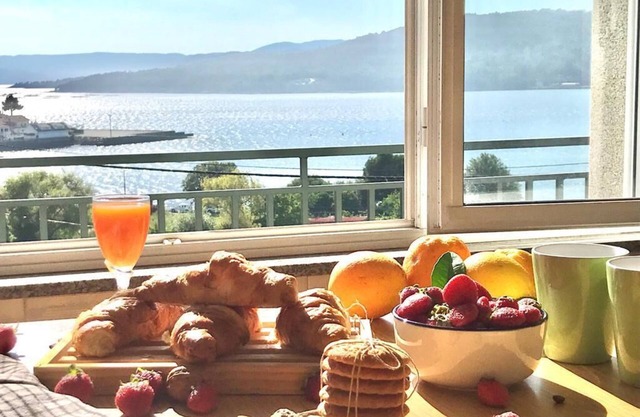 SANTIAGO 20 MINUTES, FINISTERRE 60 MINUTES, BEACH 200 METERS CONTACT ME