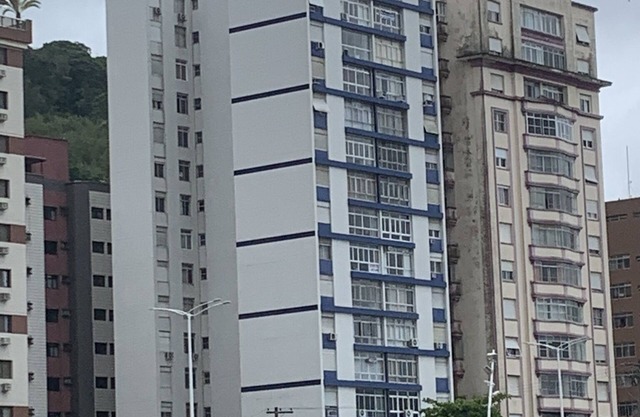 São Vicente - Itararé beach (building with 4 apt per floor a ”in front of the beach)