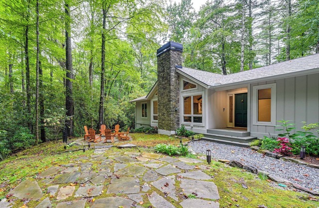 Sapphire Home w/Fireplace Near Skiing & Hiking!