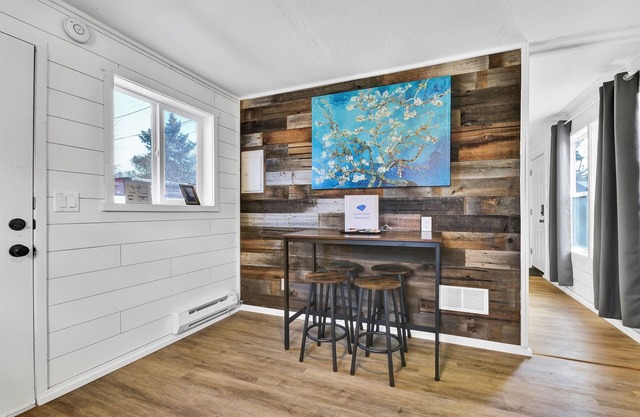 Sapphire Suite- Close to Airport and Hospital!