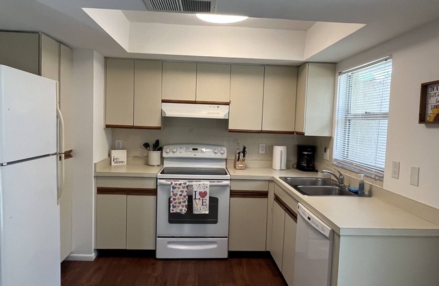 Sarasota Downtown with heated swimming pool