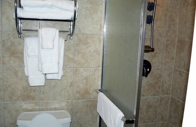 Sarasota “Executive Waterfront Suite” A hotel rm # 103 on Sara Bay Marina