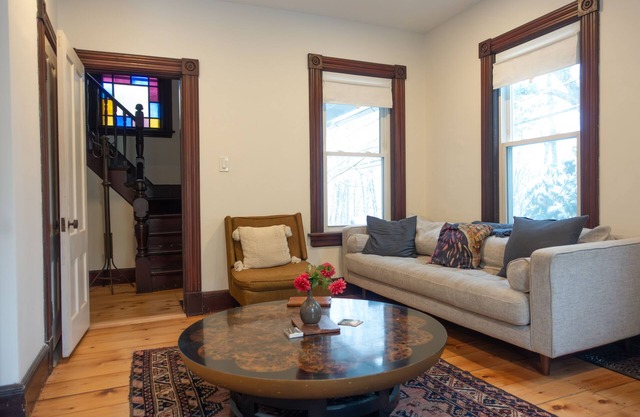 Sauna and Mountain Views, the Perfect Cozy Vermont Getaway