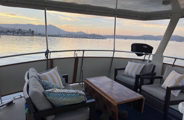 Sausalito Floating Gem: A Charming Stay by the Bay