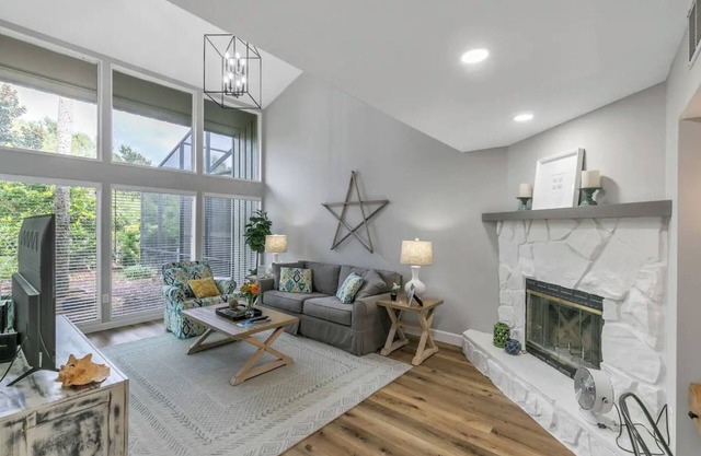 Sawgrass Splash! 2 bed/2 bath.WALK to the BEACH!