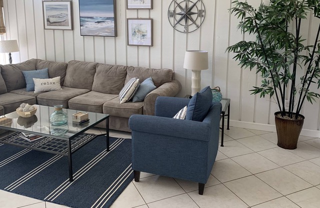 SAWGRASS - Walking Distance to the Beach