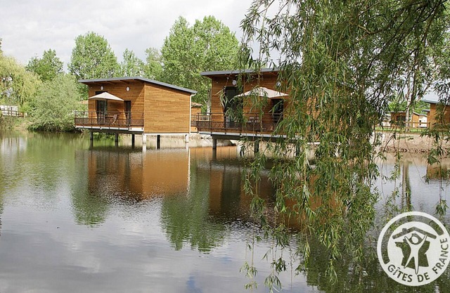 Scenic Chalets with Private Terrace, Lakeside Views, and Pet-Friendly Amenities