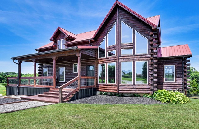 Scenic Getaway w/Deck: 7 Mi to Mammoth Cave Park!