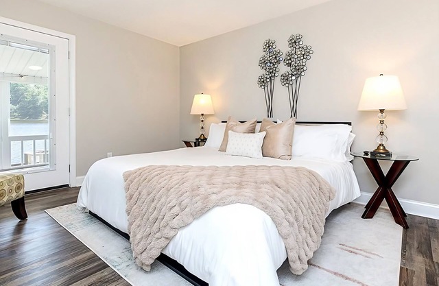 Scenic Lakefront Home - Family, Pets Friendly, Close to Robins AFB