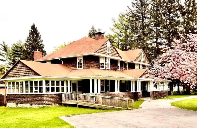 Scenic Mountaintop Villa with Free WiFi & Pool