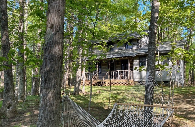 Scenic Summit-Mountain Views,Wooded Setting,Wood Fireplace,Ping Pong Table,WIFI