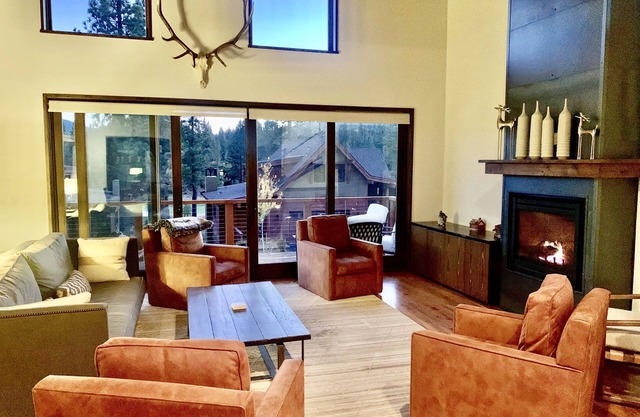 Schaffer's Mill, luxurious 2,864 sq. ft contemporary townhome, dogs considered.