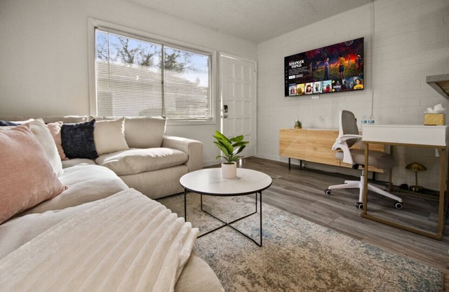 Scottsdale Luxury Studio- Free Parking - Luxe Bed