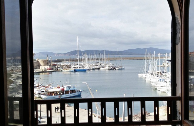 Sea bows - superb sea view, very central