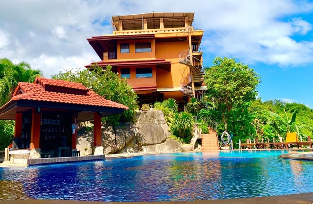 Sea Breeze Resort - SHA Plus